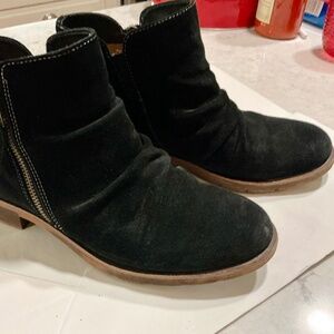 Sofft black suede "Aqua Soft" booties with side zipper, size 8.5